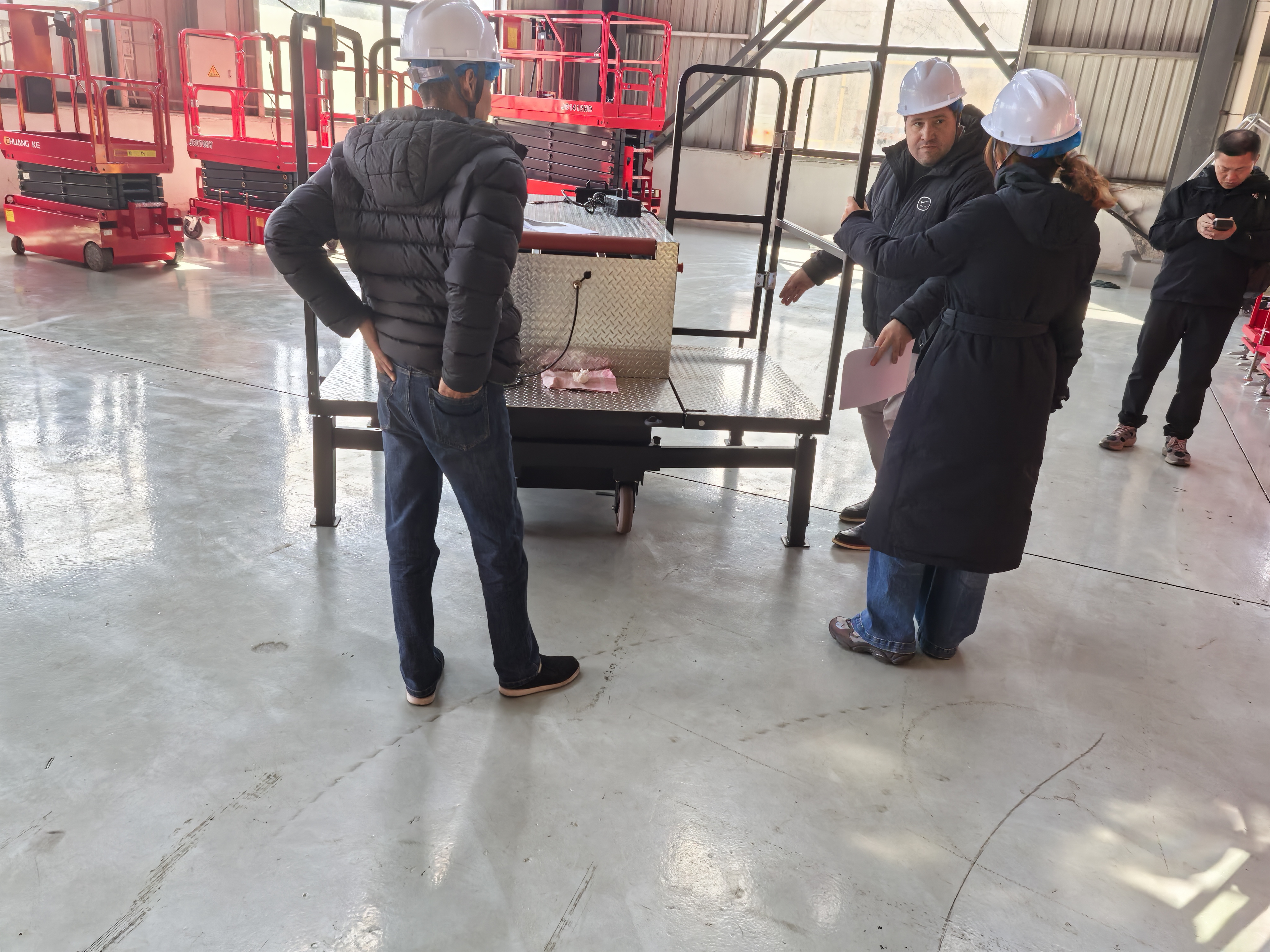 Brasilianske kunder besøger Zhejiang Wizplus Smart Equipment Ltd. for at guide tilpasset liftproduktion